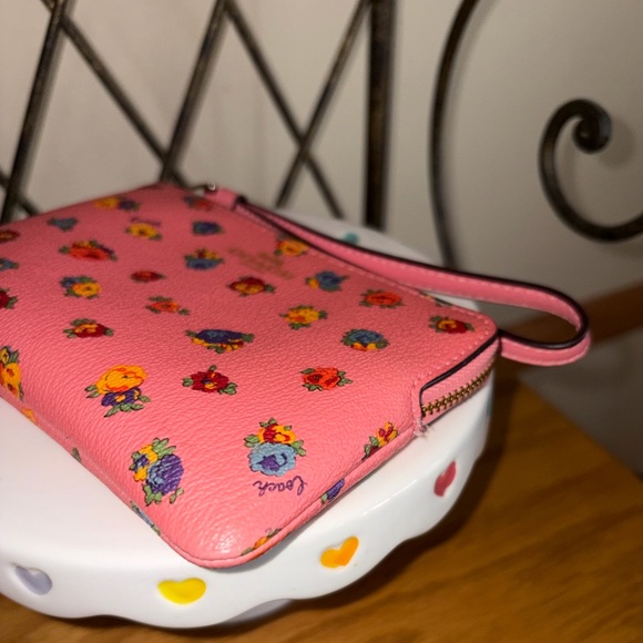 Coach Mini Vintage Rose Print Wristlet EUC - Picture 6 of 7